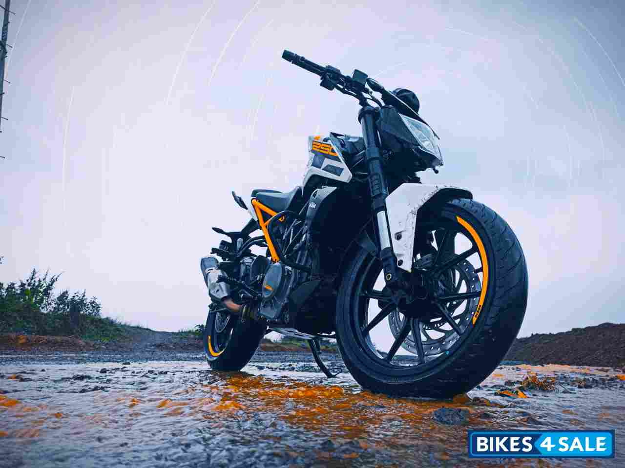 White KTM Duke 250 White KTM Duke 250