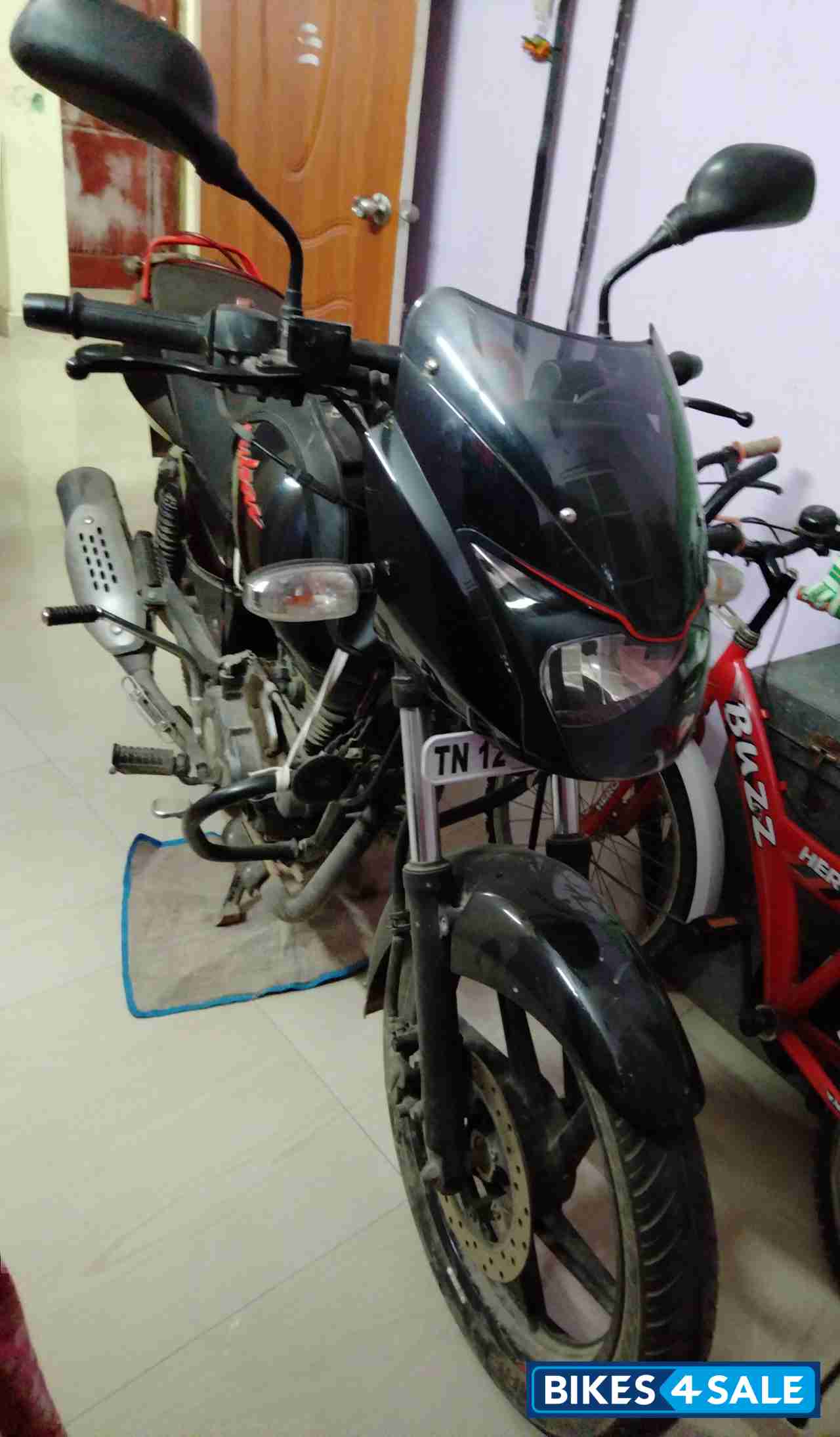 Neon Red Bajaj Pulsar 150 DTSi Neon Red Bajaj Pulsar 150 DTSi