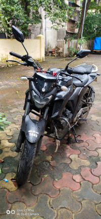 Black Yamaha FZ25