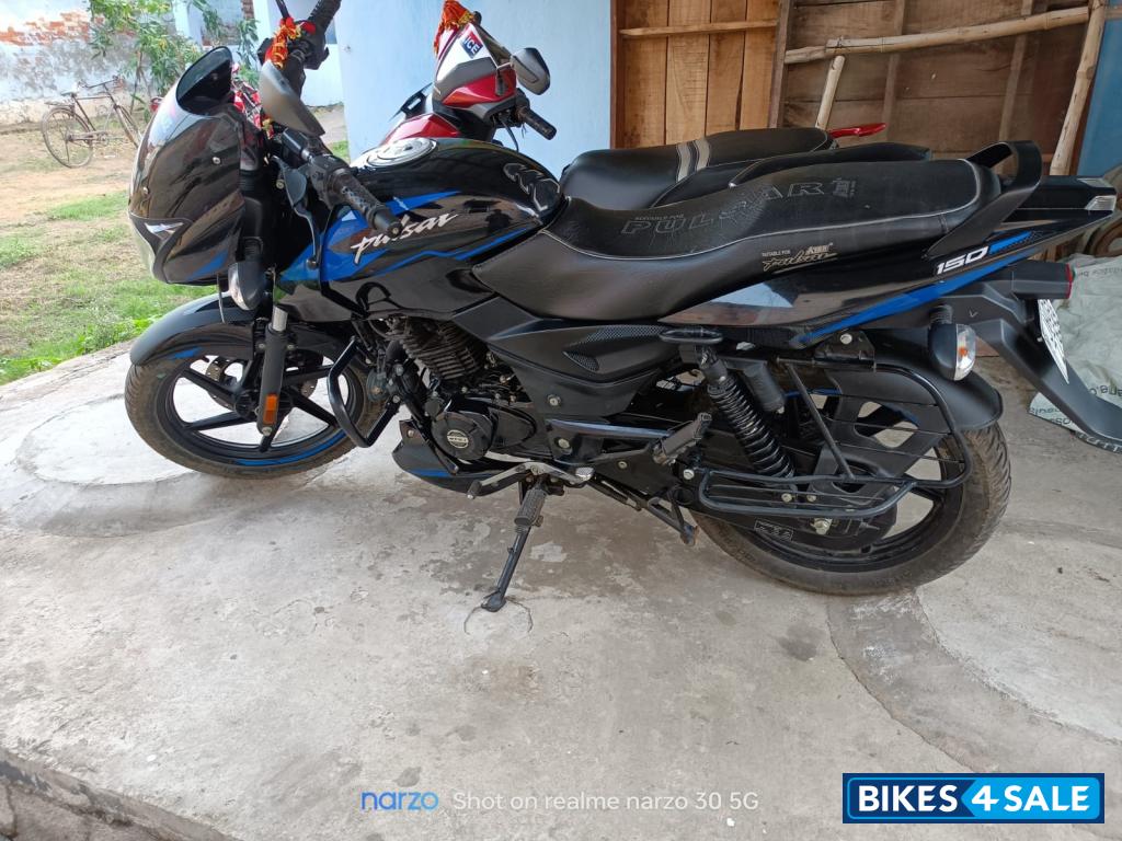 Black,blue Bajaj Pulsar 150 BS6