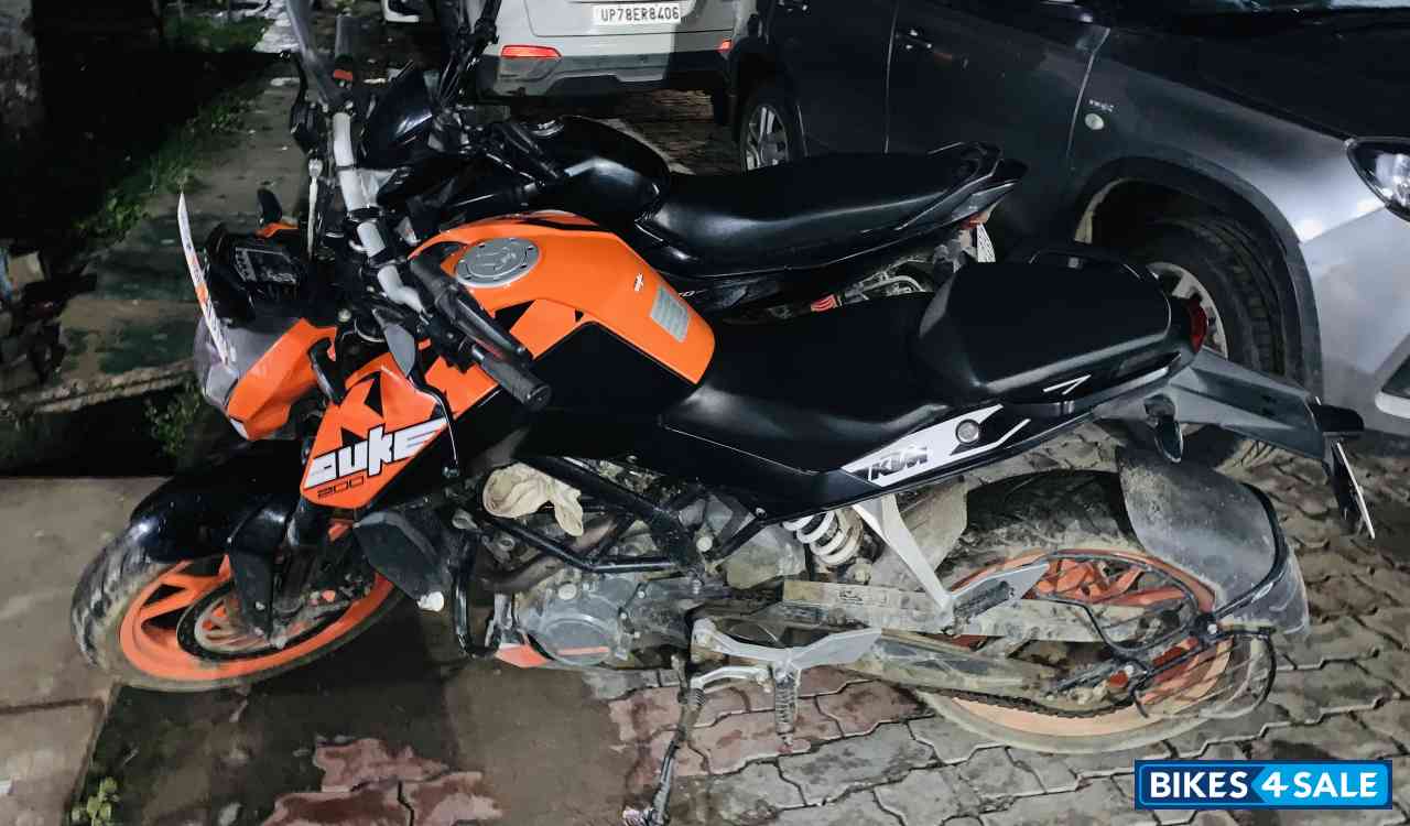 Orange Black KTM Duke 200 Orange Black KTM Duke 200