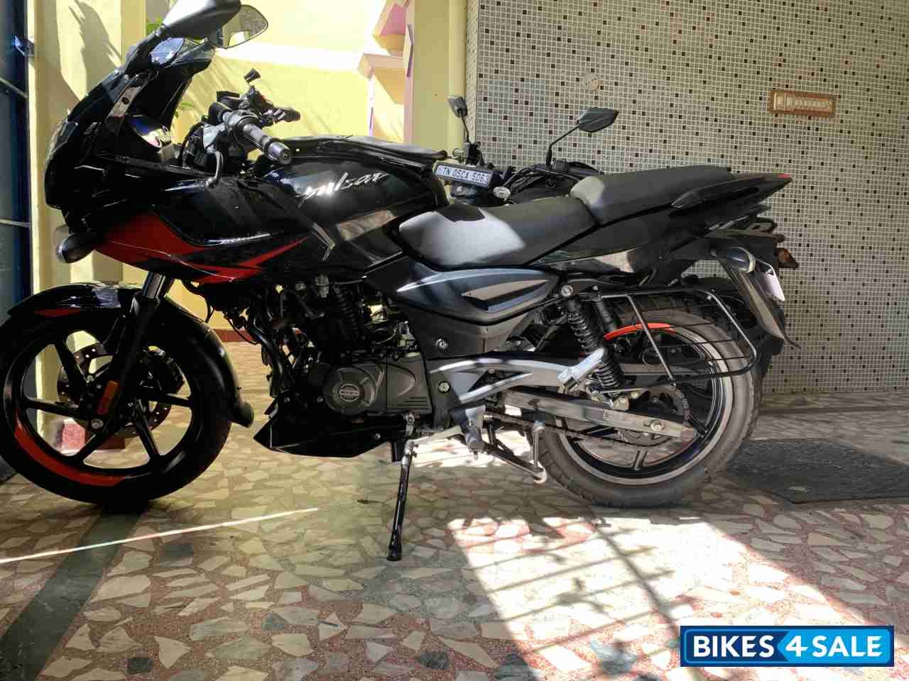 Bajaj Pulsar 220F Bajaj Pulsar 220F