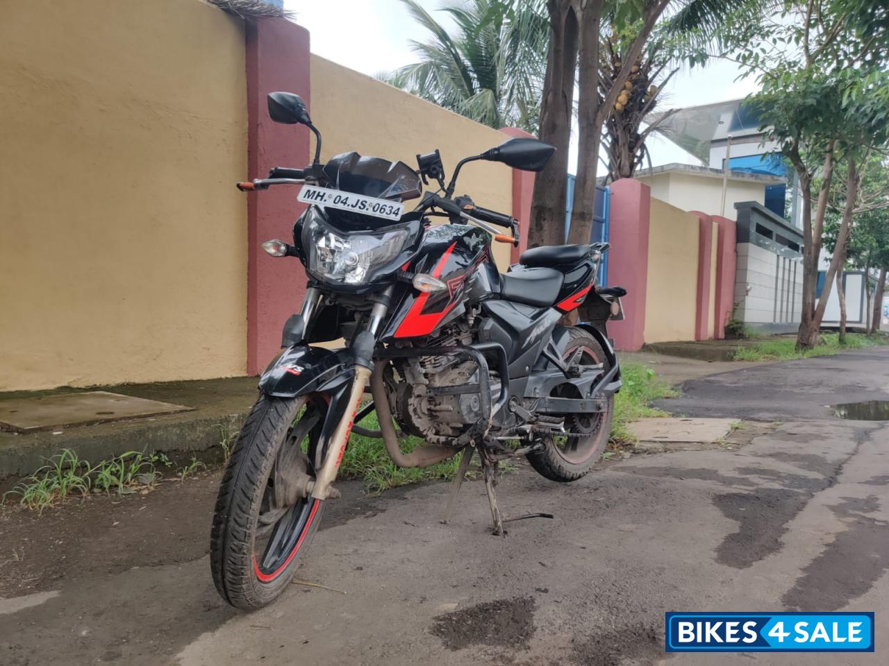 Black Red TVS Apache RTR 200 4V ABS Black Red TVS Apache RTR 200 4V ABS