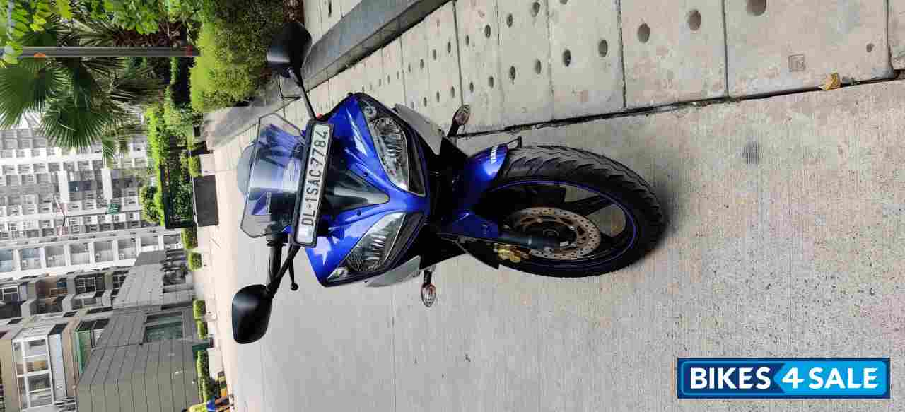 Blue Yamaha YZF R15 V2 Blue Yamaha YZF R15 V2
