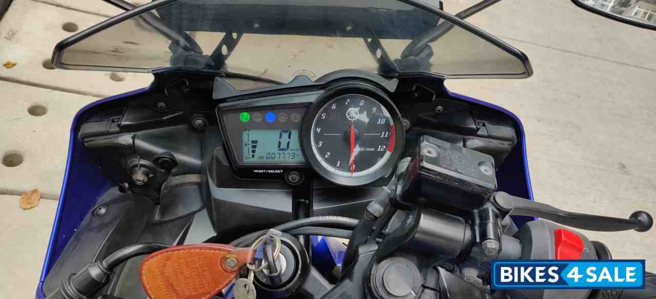 Blue Yamaha YZF R15 V2 Blue Yamaha YZF R15 V2