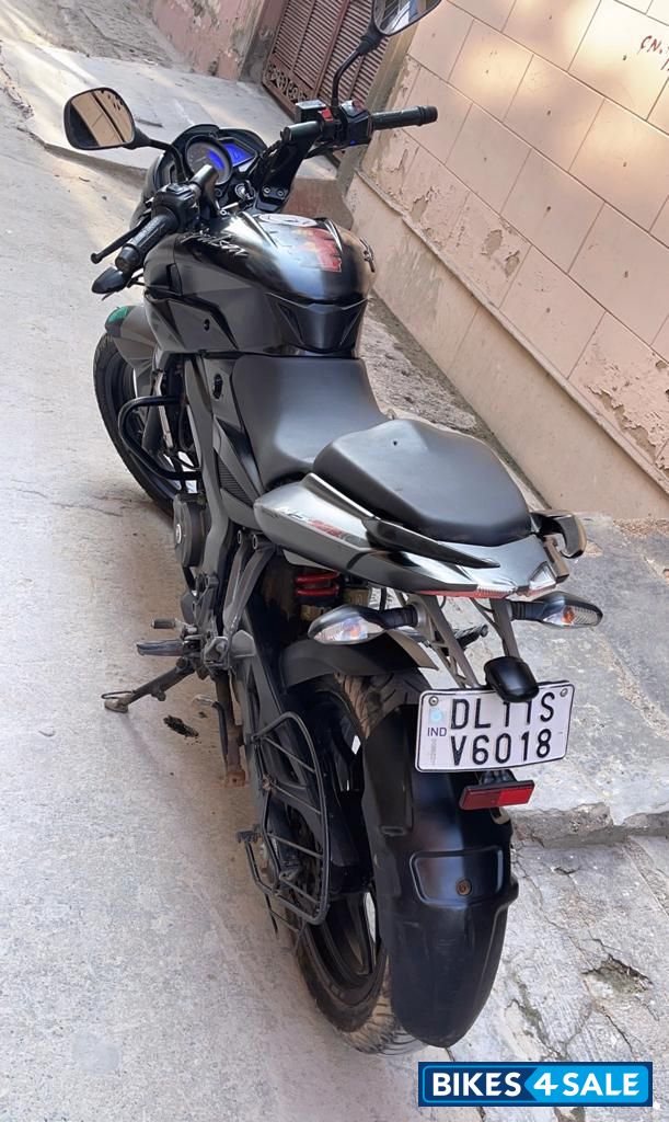 Black Bajaj Pulsar NS 200 BS6