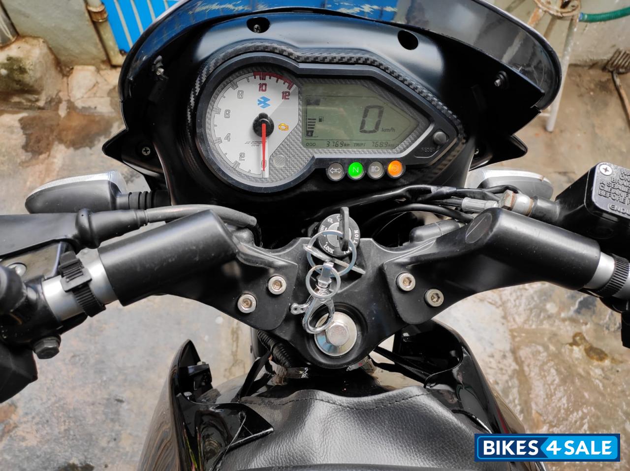 Black Bajaj Pulsar 150 BS6 Black Bajaj Pulsar 150 BS6