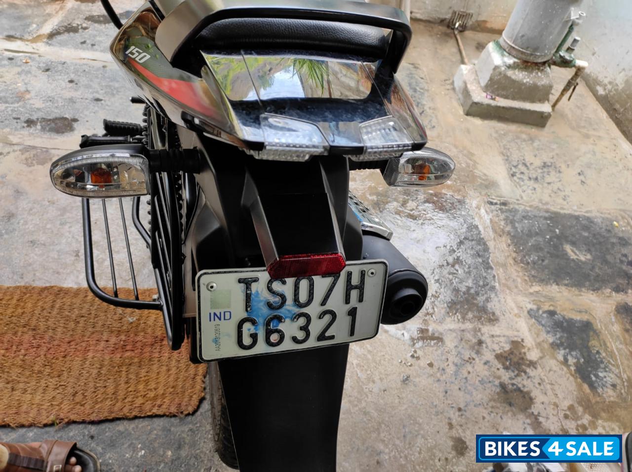 Black Bajaj Pulsar 150 BS6 Black Bajaj Pulsar 150 BS6