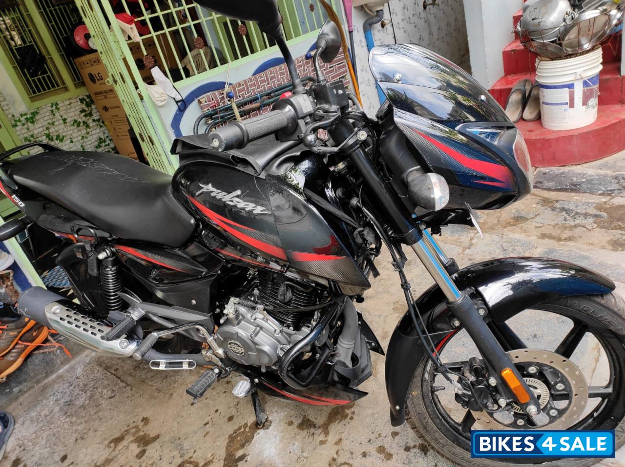 Black Bajaj Pulsar 150 BS6 Black Bajaj Pulsar 150 BS6
