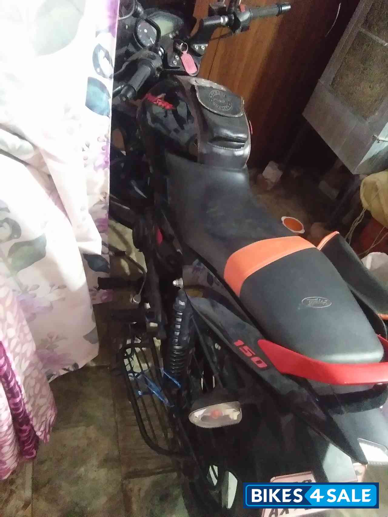 Black Bajaj Pulsar 150 Black Bajaj Pulsar 150