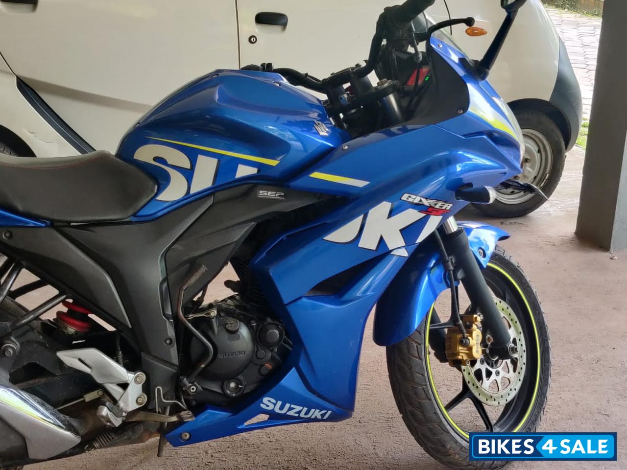 Blue Suzuki Gixxer SF