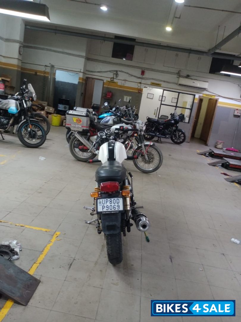 White Royal Enfield Continental GT 535 White Royal Enfield Continental GT 535