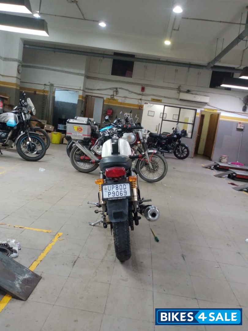 White Royal Enfield Continental GT 535 White Royal Enfield Continental GT 535