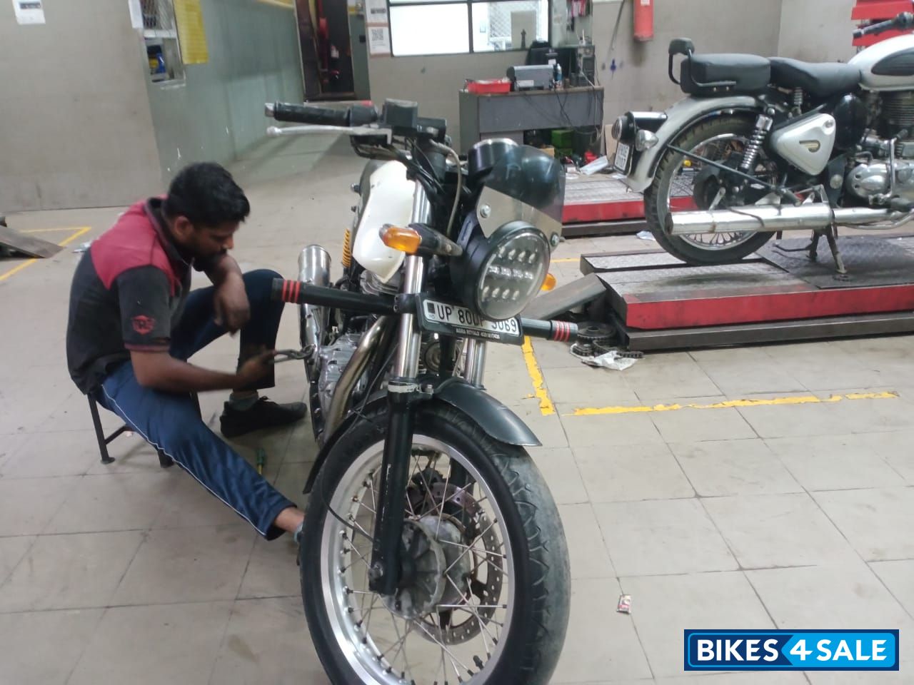 White Royal Enfield Continental GT 535 White Royal Enfield Continental GT 535