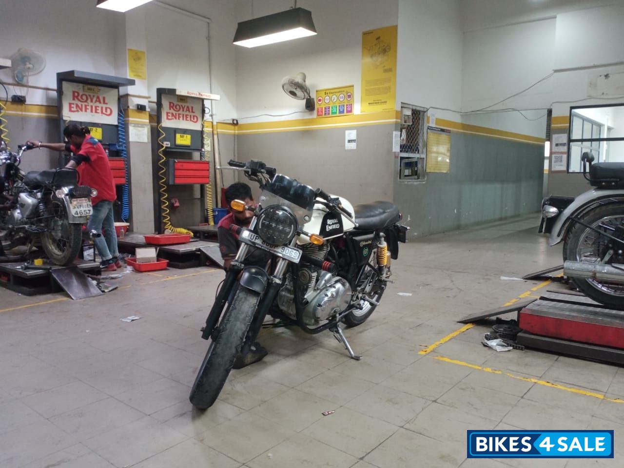 White Royal Enfield Continental GT 535 White Royal Enfield Continental GT 535