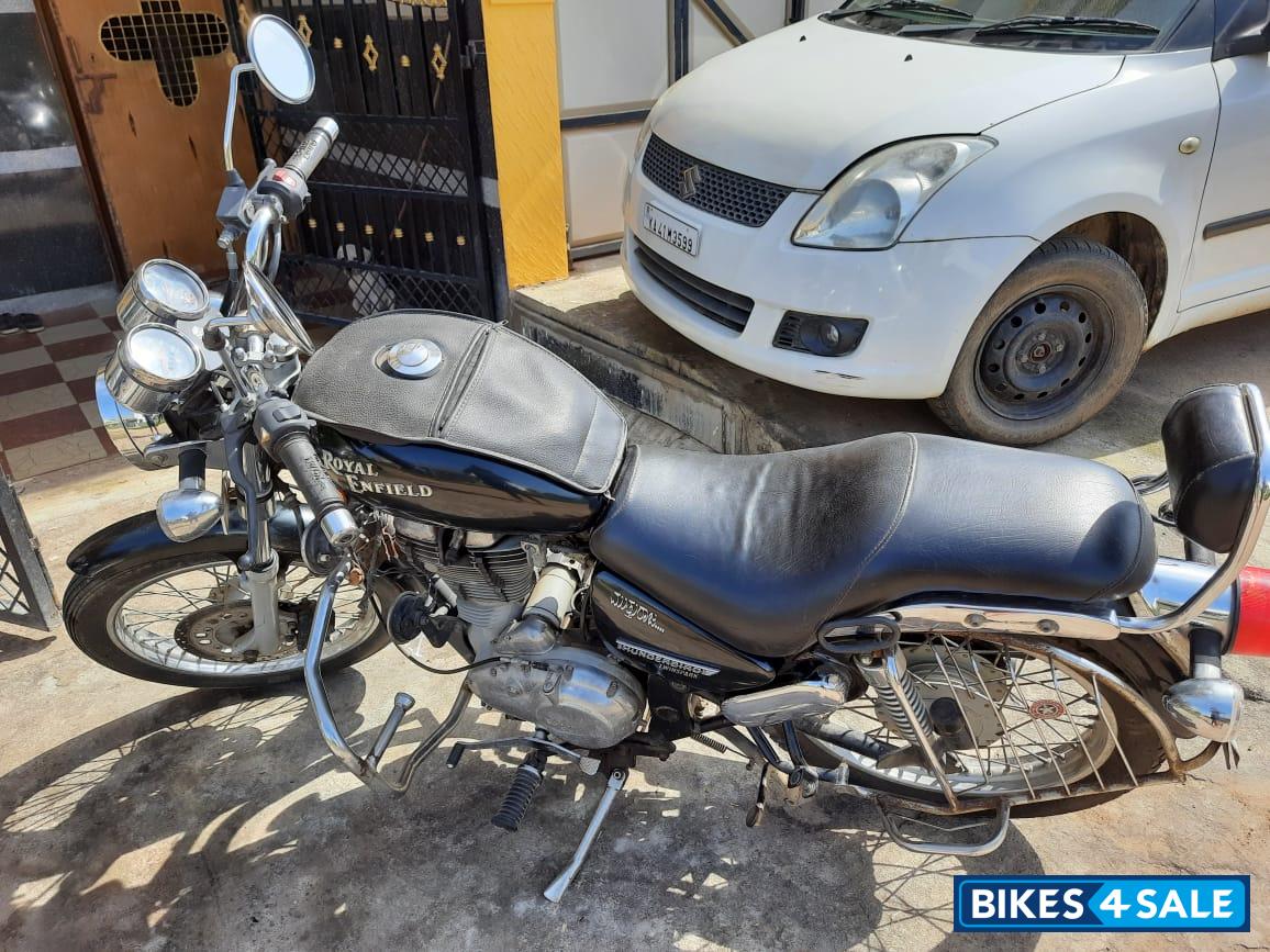 Black Royal Enfield Thunderbird 350 Black Royal Enfield Thunderbird 350