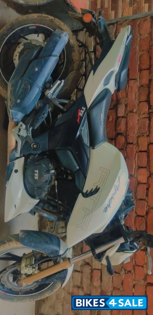 TVS Apache RTR 200 4V