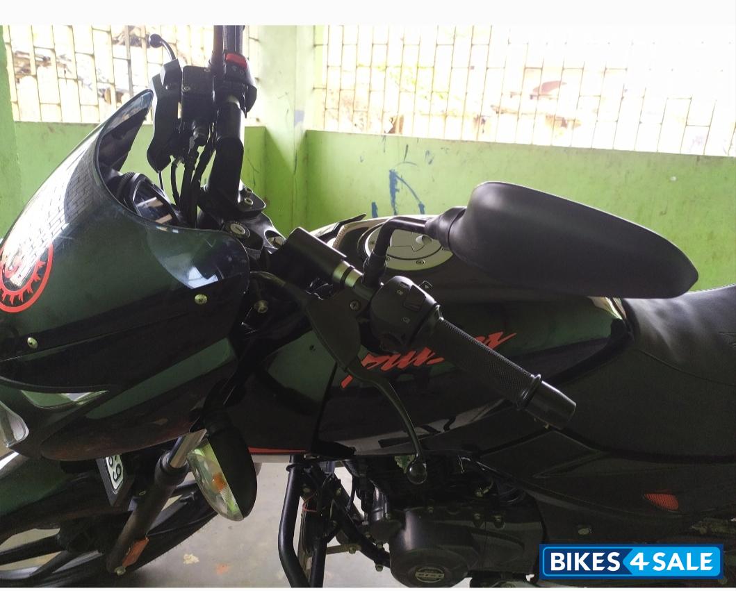 Black Bajaj Pulsar 125 Neon BS6