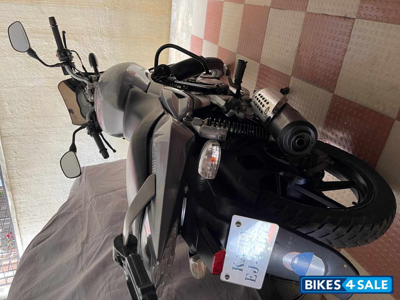 Grey Bajaj Pulsar 180 DTSi Grey Bajaj Pulsar 180 DTSi