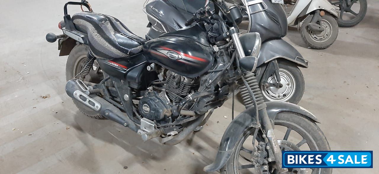 Black Bajaj Avenger Street 220 Black Bajaj Avenger Street 220