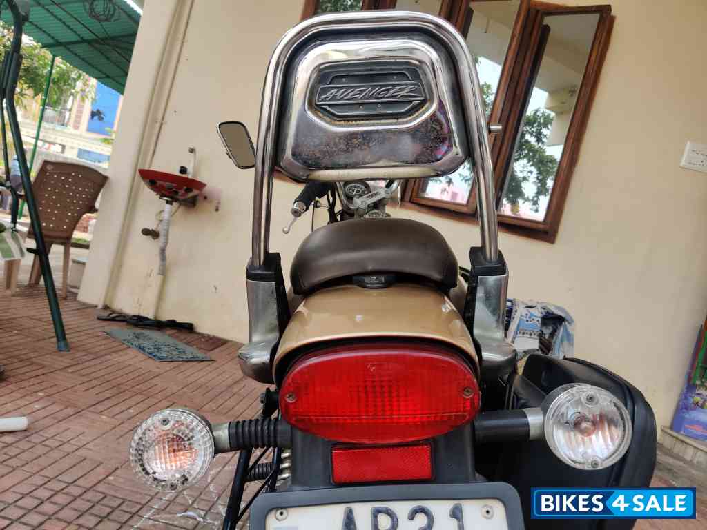 Gold Bajaj Avenger Cruise 220 Gold Bajaj Avenger Cruise 220