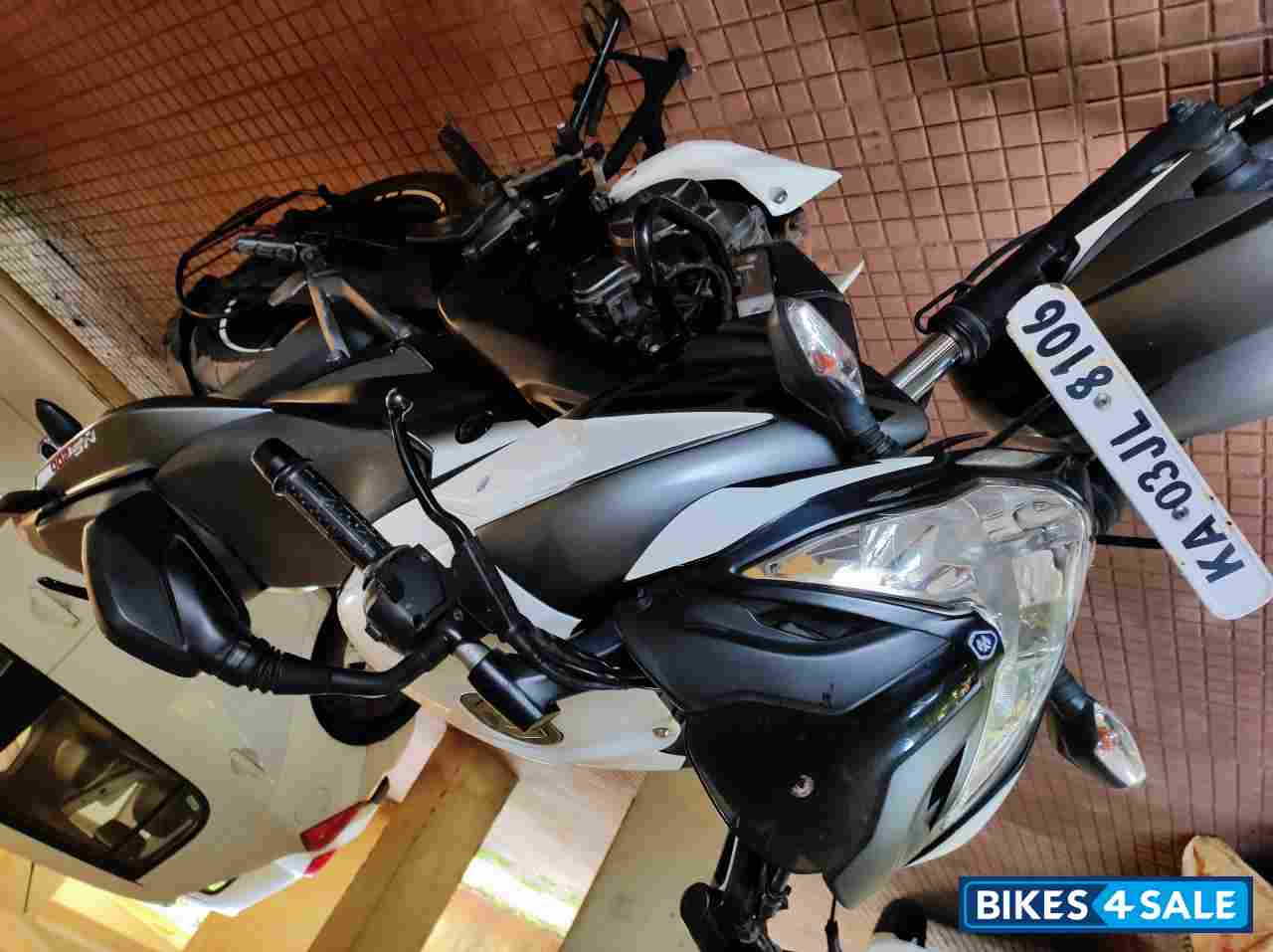 Bajaj Pulsar 200 NS Bajaj Pulsar 200 NS
