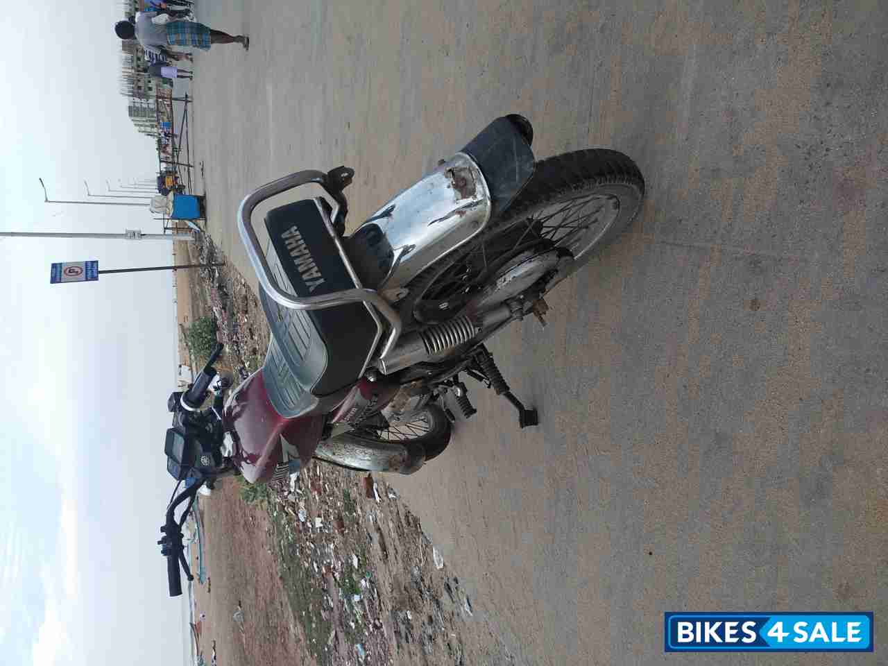 Maroon Yamaha RX 135 Maroon Yamaha RX 135