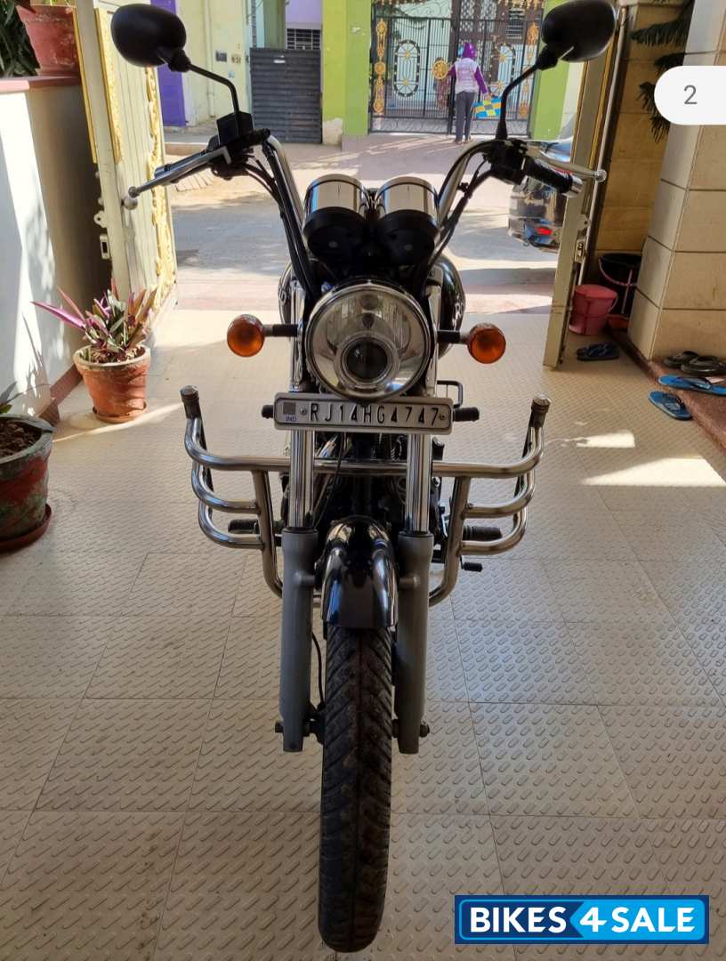 Black Royal Enfield Thunderbird 350 Black Royal Enfield Thunderbird 350