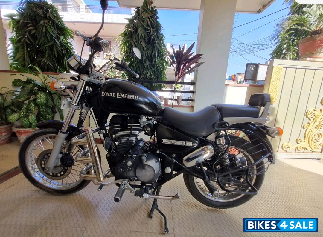 Black Royal Enfield Thunderbird 350 Black Royal Enfield Thunderbird 350