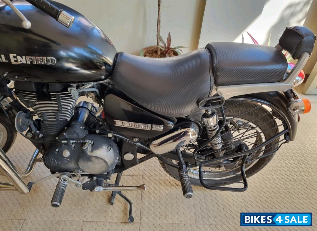 Black Royal Enfield Thunderbird 350 Black Royal Enfield Thunderbird 350