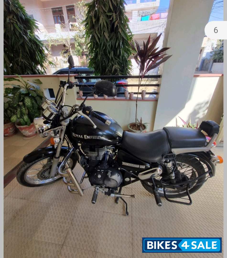 Black Royal Enfield Thunderbird 350 Black Royal Enfield Thunderbird 350