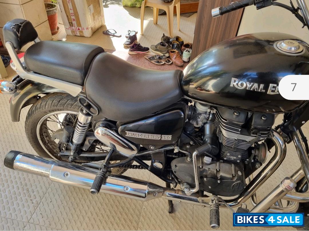 Black Royal Enfield Thunderbird 350 Black Royal Enfield Thunderbird 350