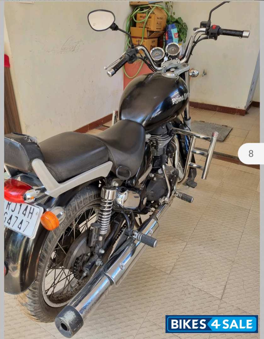 Black Royal Enfield Thunderbird 350 Black Royal Enfield Thunderbird 350