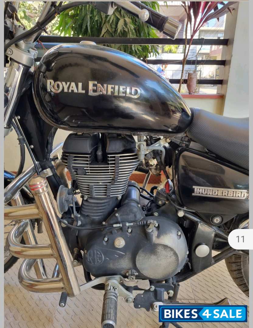 Black Royal Enfield Thunderbird 350 Black Royal Enfield Thunderbird 350