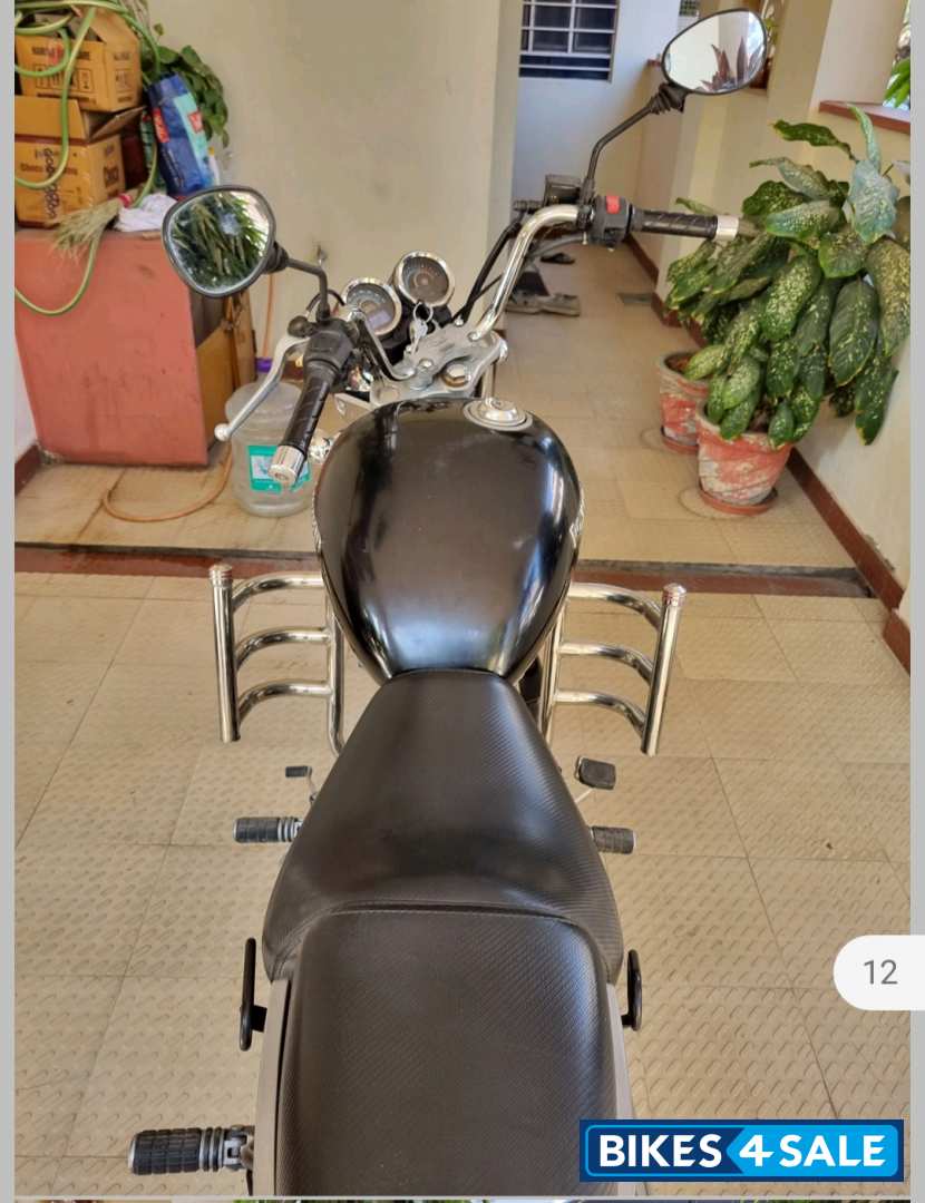 Black Royal Enfield Thunderbird 350 Black Royal Enfield Thunderbird 350