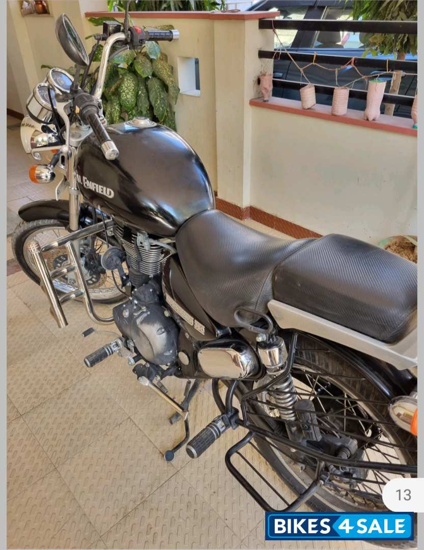 Black Royal Enfield Thunderbird 350 Black Royal Enfield Thunderbird 350