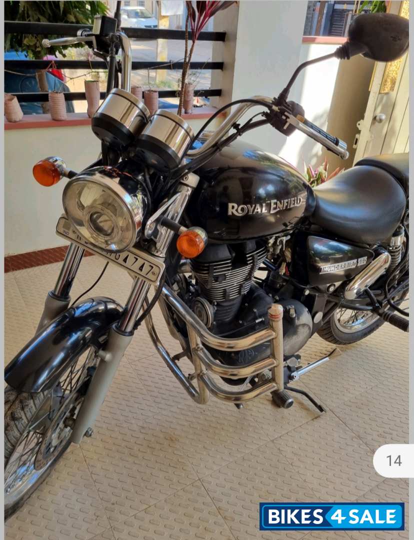 Black Royal Enfield Thunderbird 350 Black Royal Enfield Thunderbird 350