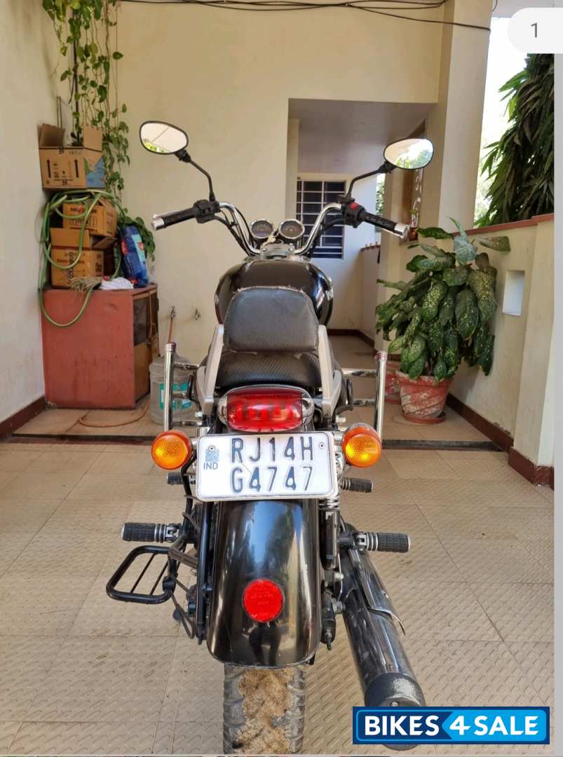 Black Royal Enfield Thunderbird 350 Black Royal Enfield Thunderbird 350