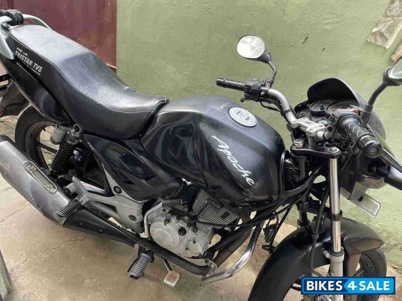 Black TVS Apache 150 Black TVS Apache 150