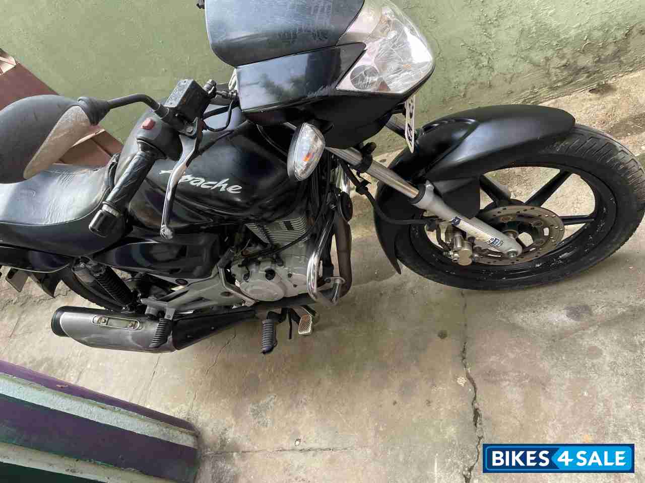 Black TVS Apache 150 Black TVS Apache 150