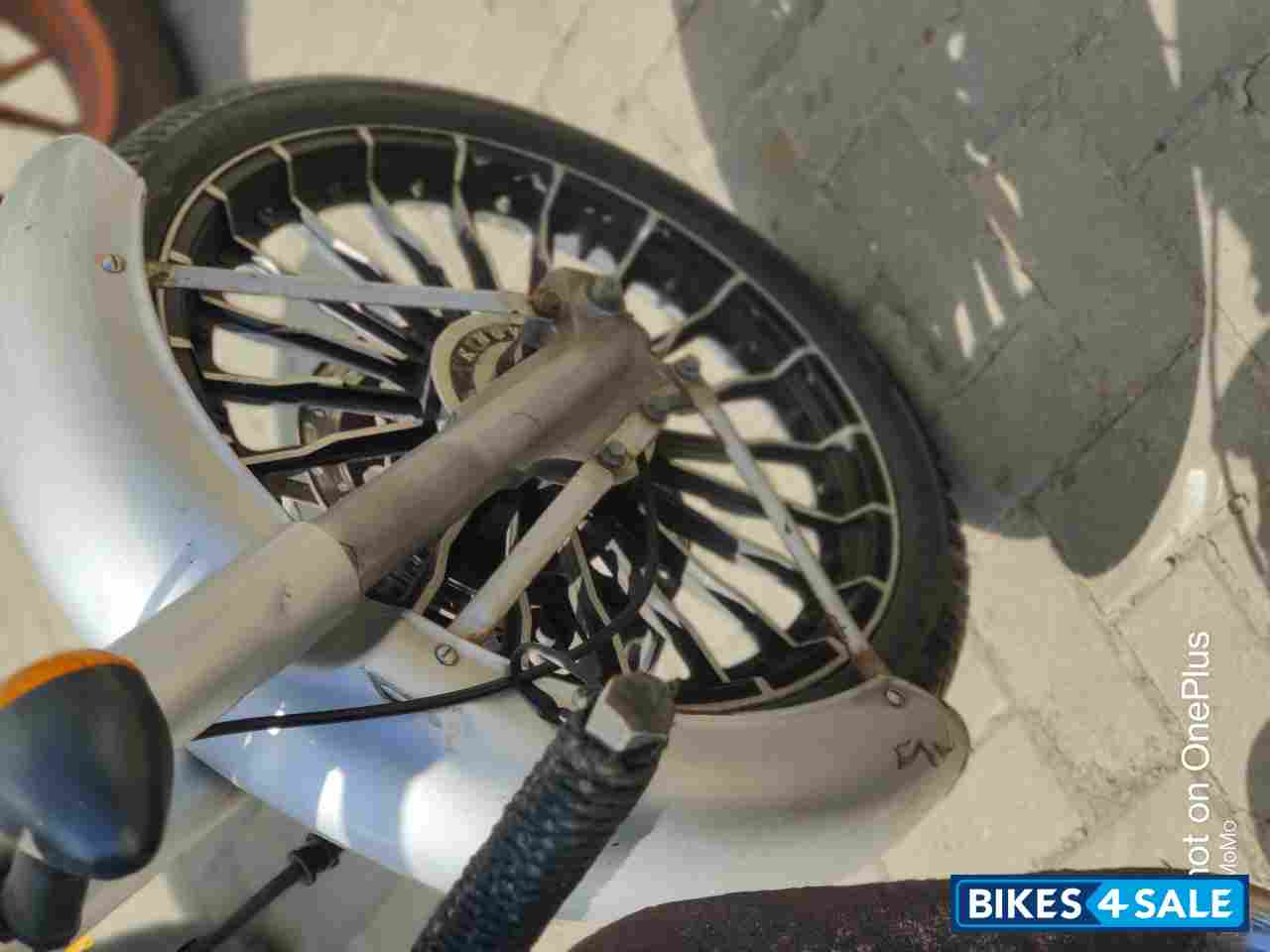 Silver Royal Enfield Classic 350 Silver Royal Enfield Classic 350