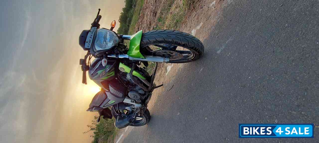 Green & Black Yamaha FZ16 Green & Black Yamaha FZ16