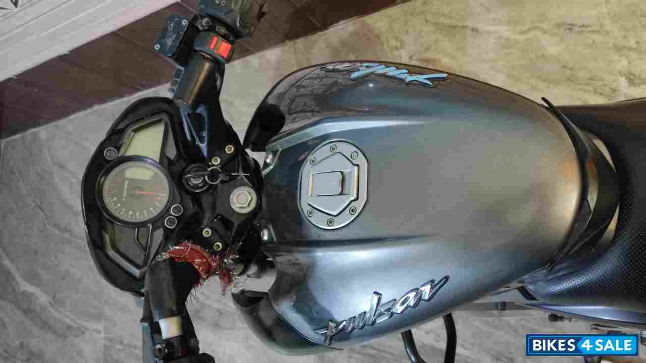Dual Tone Bajaj Pulsar NS 160 Dual Tone Bajaj Pulsar NS 160