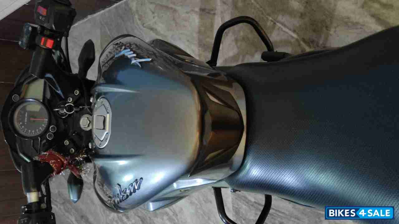 Dual Tone Bajaj Pulsar NS 160 Dual Tone Bajaj Pulsar NS 160
