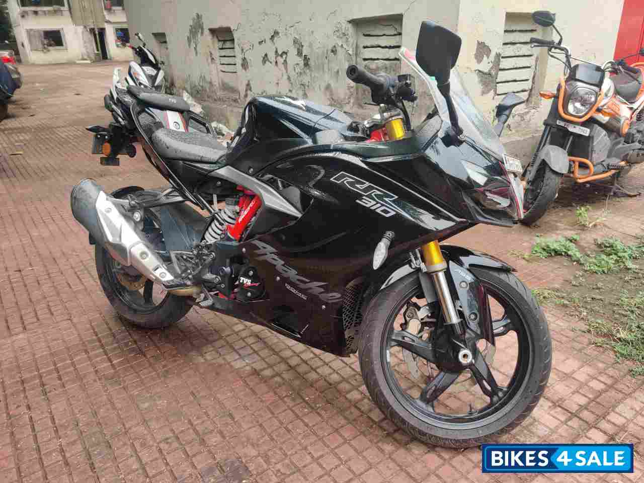 Black TVS Apache RR 310 Black TVS Apache RR 310