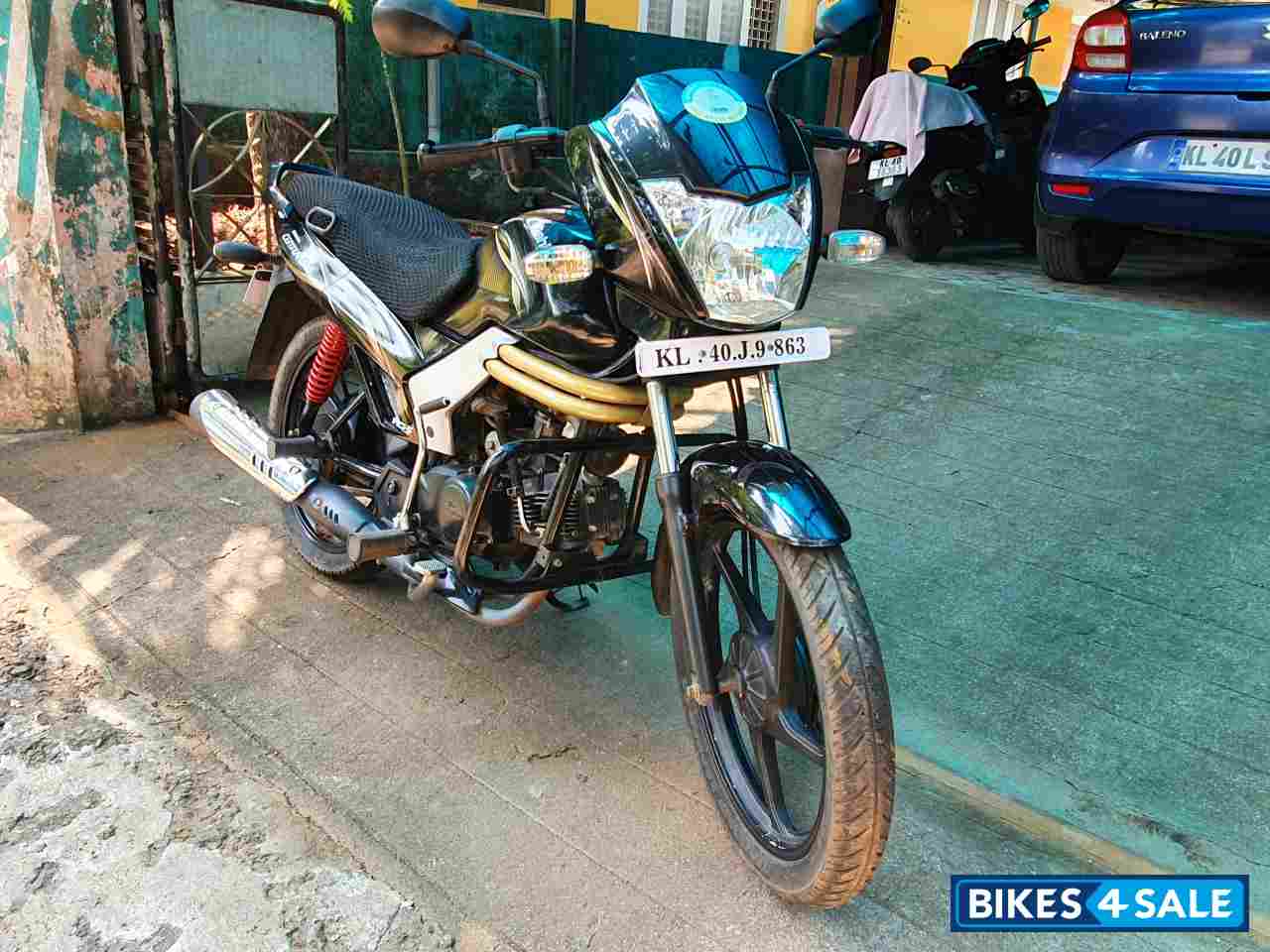 Black Mahindra Centuro Black Mahindra Centuro