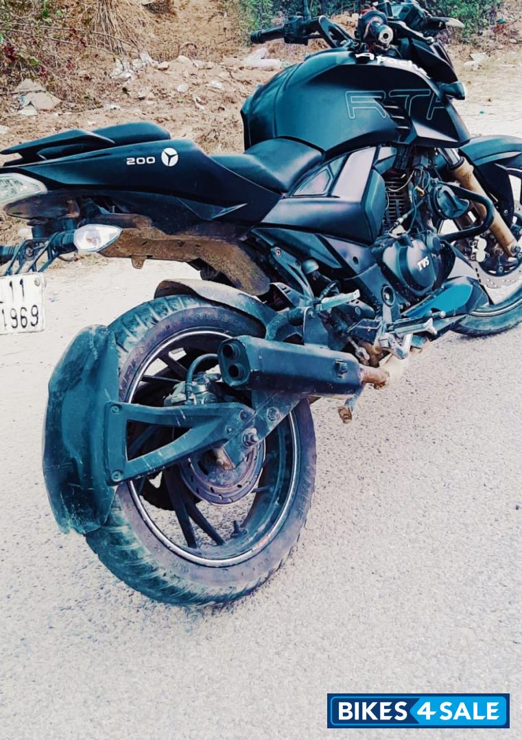 Matte Black TVS Apache RTR 200 4V Matte Black TVS Apache RTR 200 4V