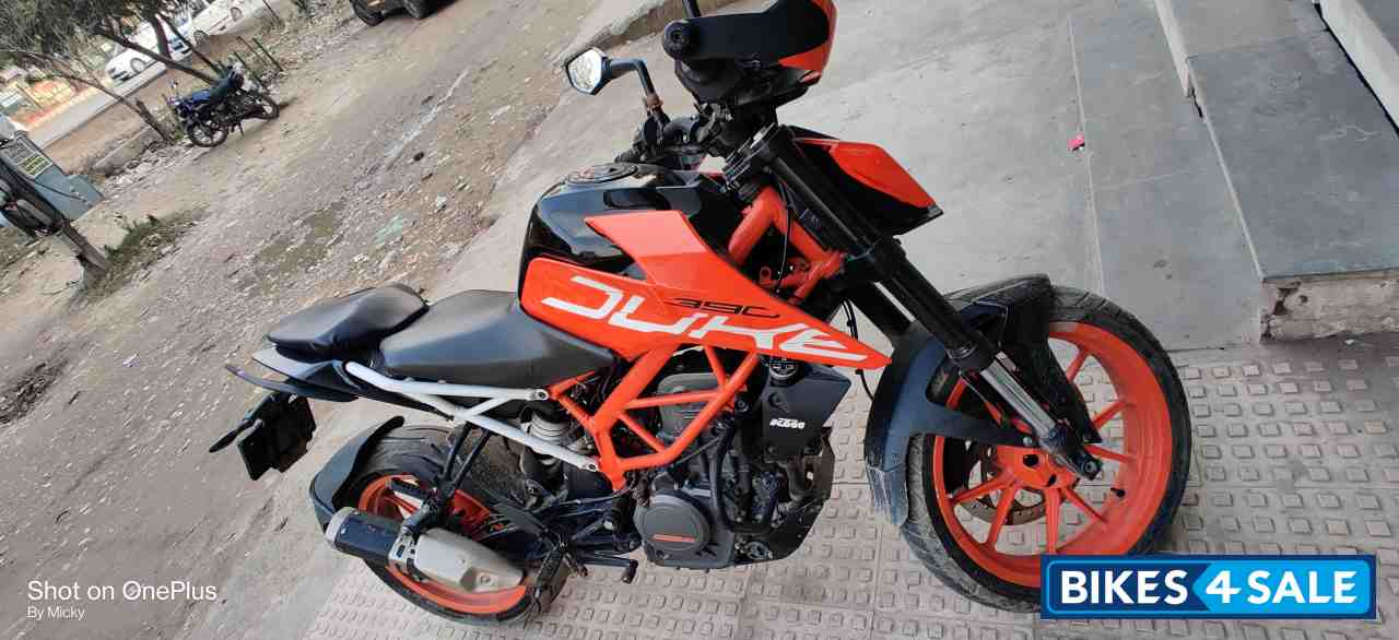 Orange Black White KTM Duke 390 Orange Black White KTM Duke 390