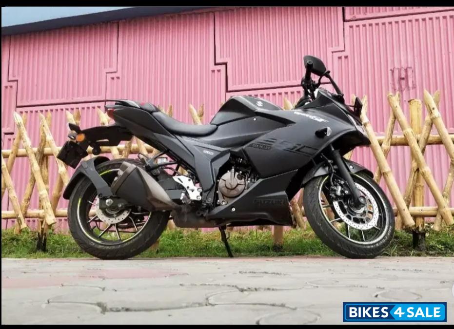 Matte Black Suzuki Gixxer SF 250