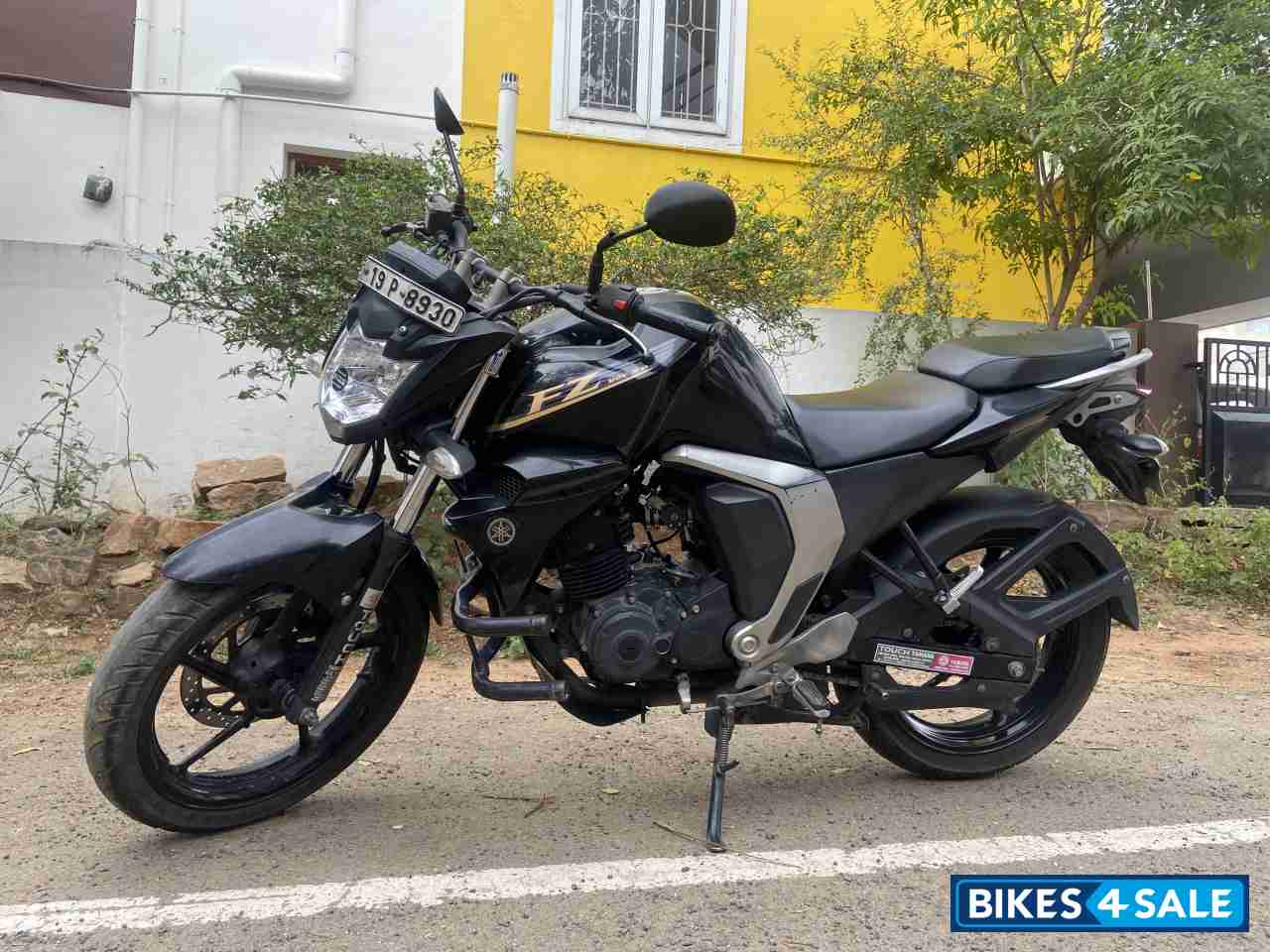 Black Yamaha FZ FI V2 Black Yamaha FZ FI V2